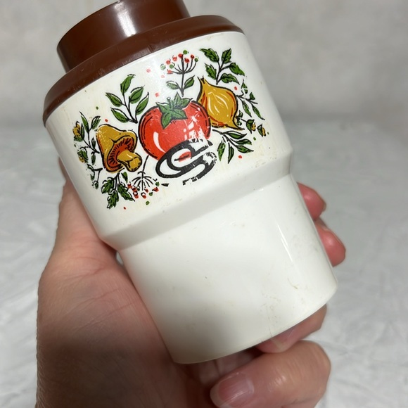 Mushroom salt and pepper 70s shakers plastic by sterilite some signs of wear - Picture 6 of 12